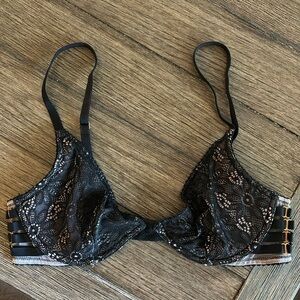 Victoria’s Secret Very Sexy Lace Bra | 34B